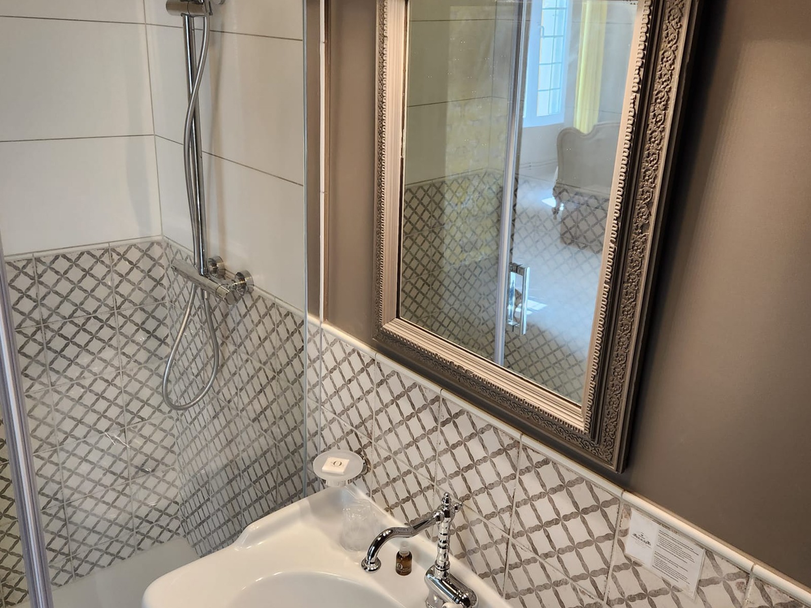 Chapitre 5 Chambres Luxe & Confort - Hostellerie du Château du Bois Guibert - Hotel Charme Logis Nuit Chateau Chateaudun Chartres Domaine Bonneval Eure et Loir - Chambre Wifi (fibre) disponible au Château