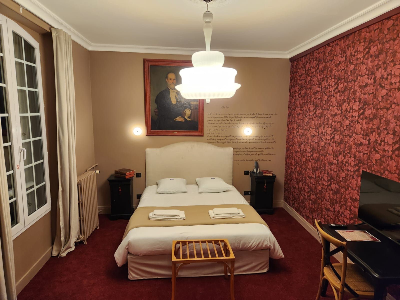 Chapitre 6 Chambres Luxe & Confort - Hostellerie du Château du Bois Guibert - Hotel Charme Logis Nuit Chateau Chateaudun Chartres Domaine Bonneval La petite Venise de la Beauce Eure et Loir - Chambre Wifi (fibre) disponible au Château