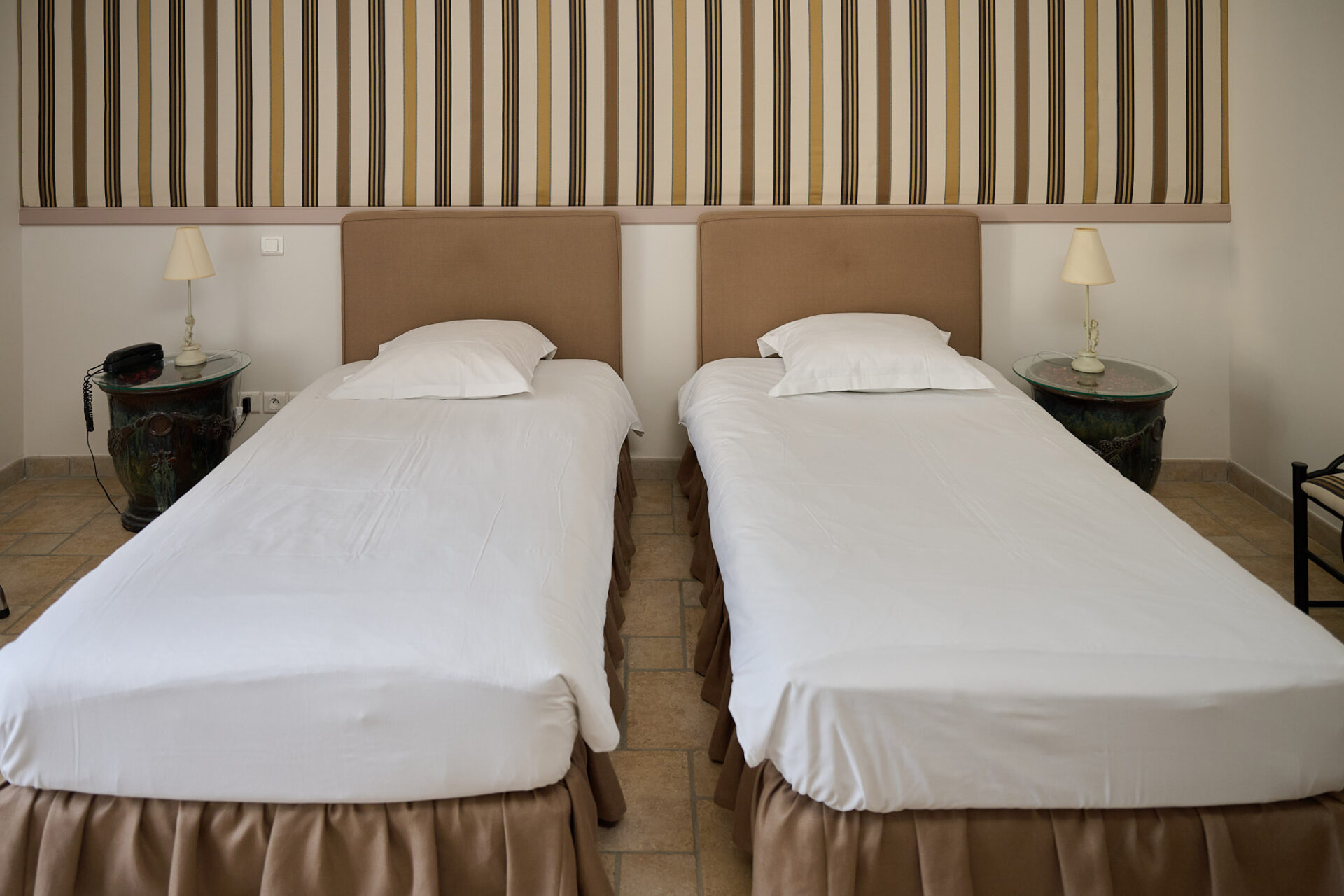 A la recherche d'un gite, d'une auberge, d'un hotel, l'hostellerie du château du Bois Guibert vous accueille. De nombreux chapitres se sont inscris à travers nos murs...entre histoire et modernité. Découvrez le Chapitre 16 - Chambre luxe & confort !