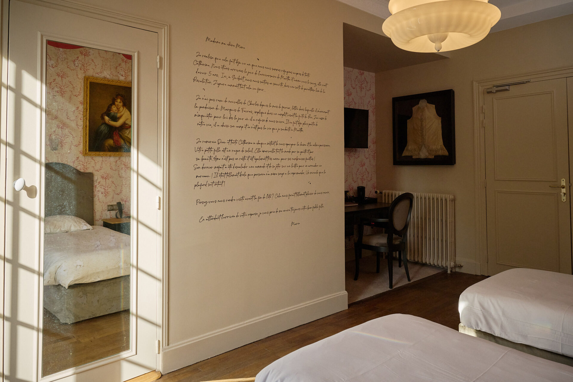 A la recherche d'un gite, d'une auberge, d'un hotel, l'hostellerie du château du Bois Guibert vous accueille. De nombreux chapitres se sont inscris à travers nos murs...entre histoire et modernité. Découvrez le Chapitre 1 - Chambre luxe & confort !