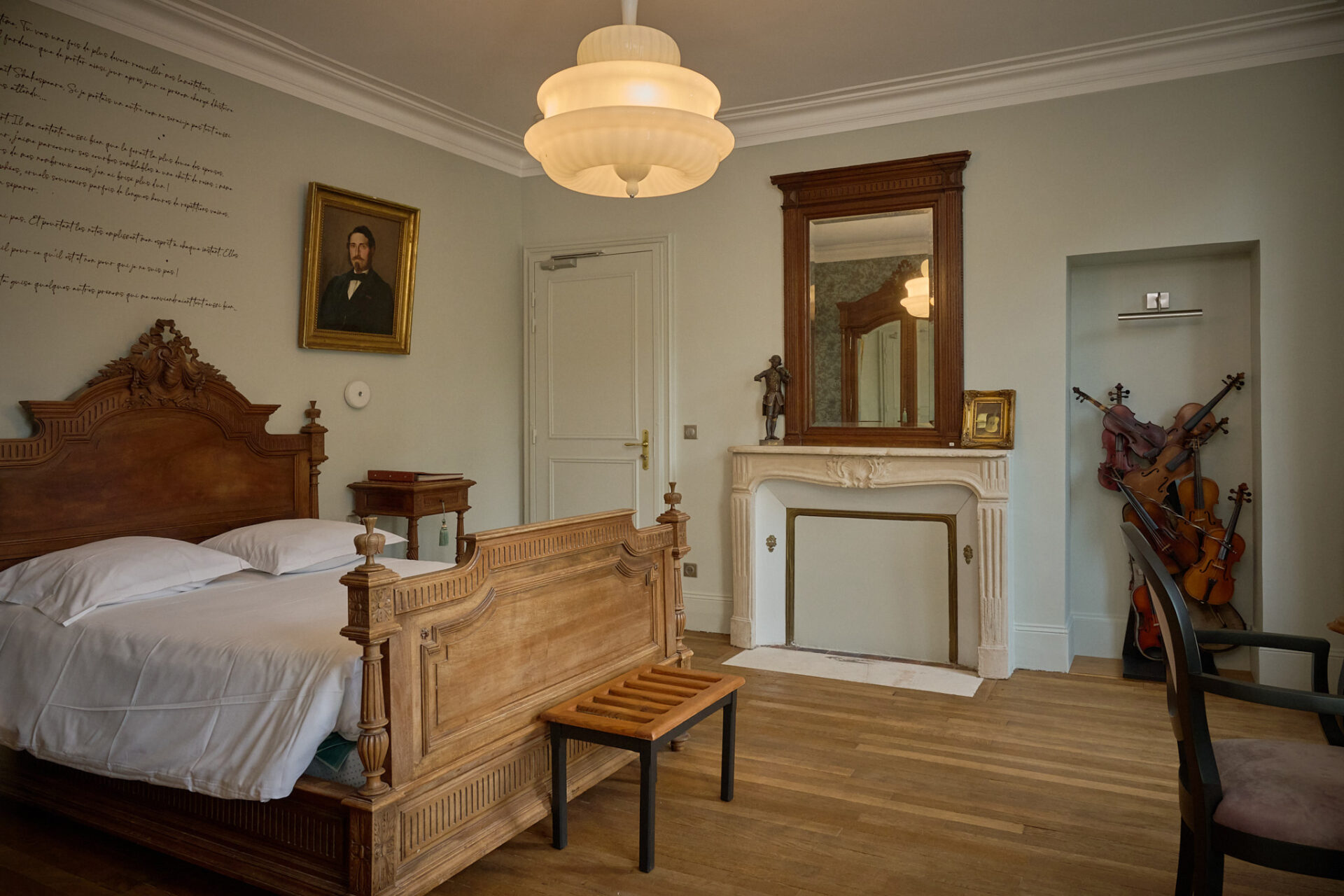 A la recherche d'un gite, d'une auberge, d'un hotel, l'hostellerie du château du Bois Guibert vous accueille. De nombreux chapitres se sont inscris à travers nos murs...entre histoire et modernité. Découvrez le Chapitre 2 - Chambre luxe & confort !