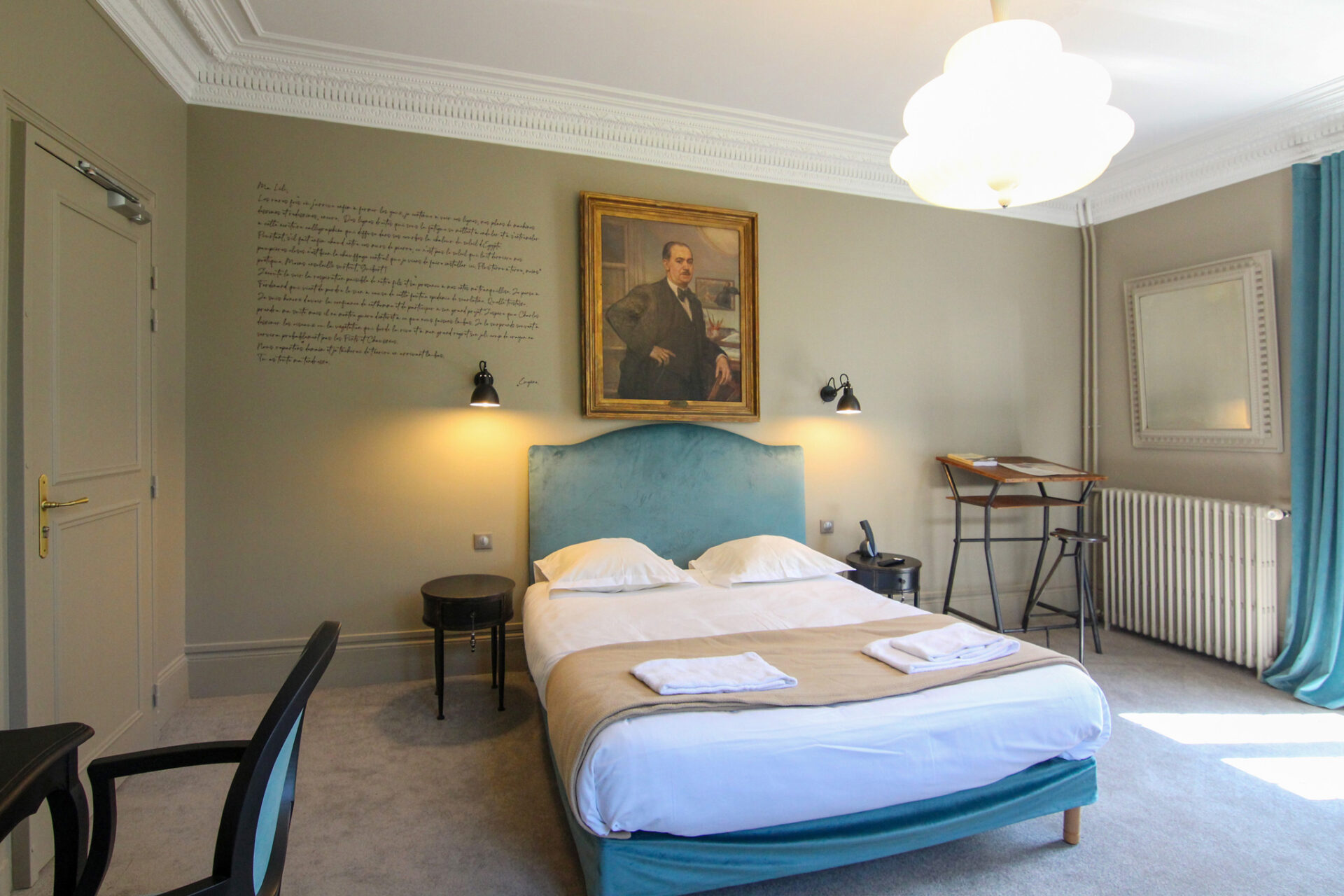 A la recherche d'un gite, d'une auberge, d'un hotel, l'hostellerie du château du Bois Guibert vous accueille. De nombreux chapitres se sont inscris à travers nos murs...entre histoire et modernité. Découvrez le Chapitre 4 - Chambre luxe & confort !