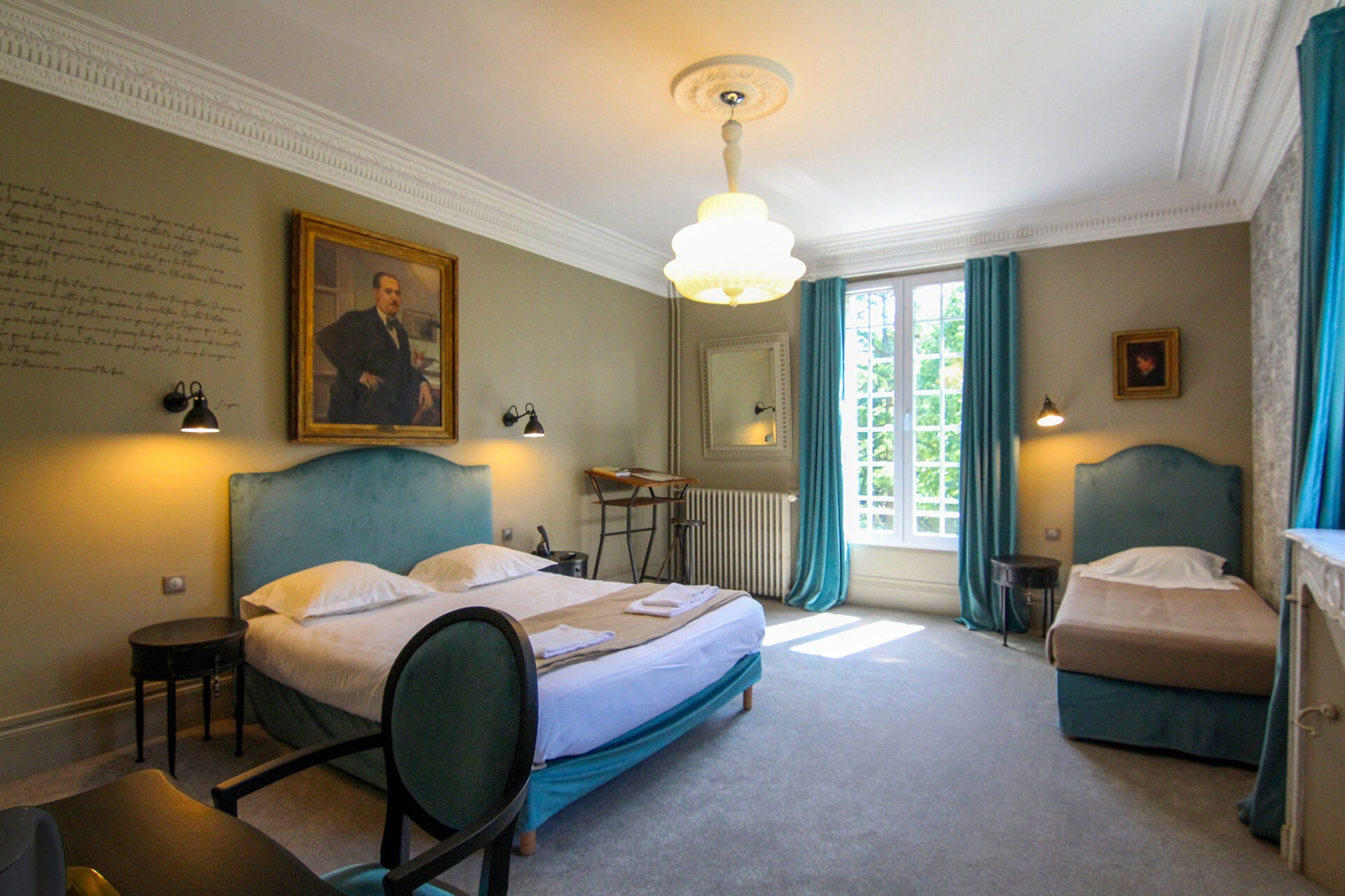 A la recherche d'un gite, d'une auberge, d'un hotel, l'hostellerie du château du Bois Guibert vous accueille. De nombreux chapitres se sont inscris à travers nos murs...entre histoire et modernité. Découvrez le Chapitre 4 - Chambre luxe & confort !