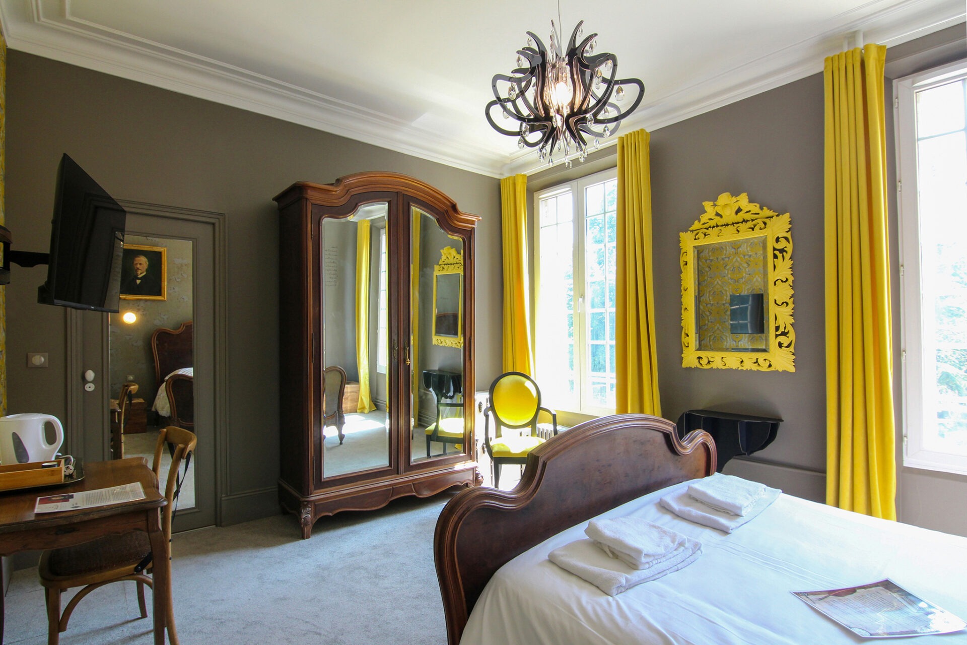 A la recherche d'un gite, d'une auberge, d'un hotel, l'hostellerie du château du Bois Guibert vous accueille. De nombreux chapitres se sont inscris à travers nos murs...entre histoire et modernité. Découvrez le Chapitre 5 - Chambre luxe & confort !