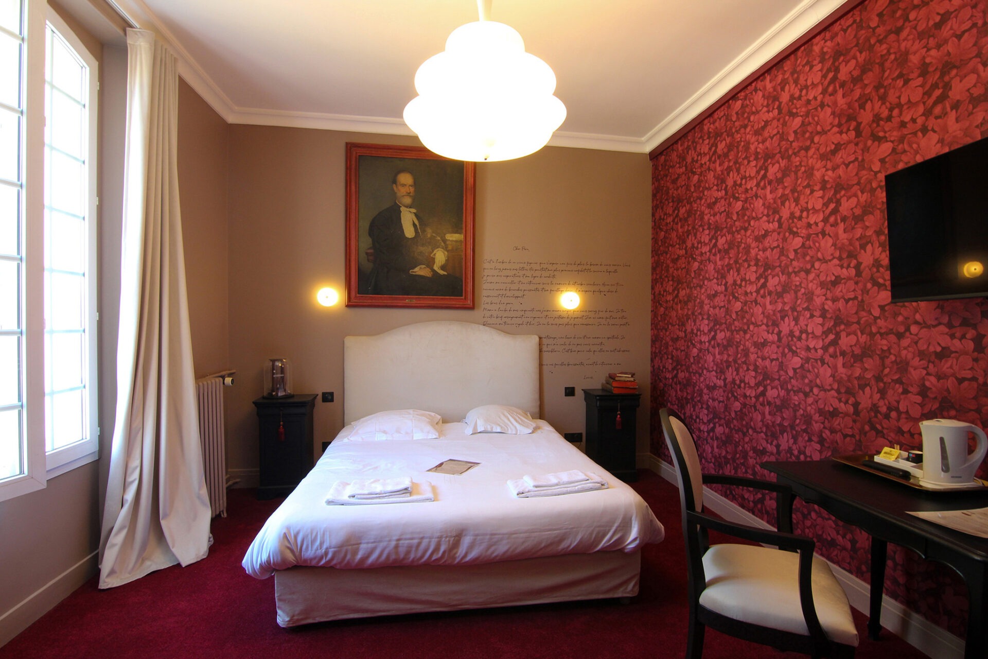 A la recherche d'un gite, d'une auberge, d'un hotel, l'hostellerie du château du Bois Guibert vous accueille. De nombreux chapitres se sont inscris à travers nos murs...entre histoire et modernité. Découvrez le Chapitre 6 - Chambre luxe & confort !