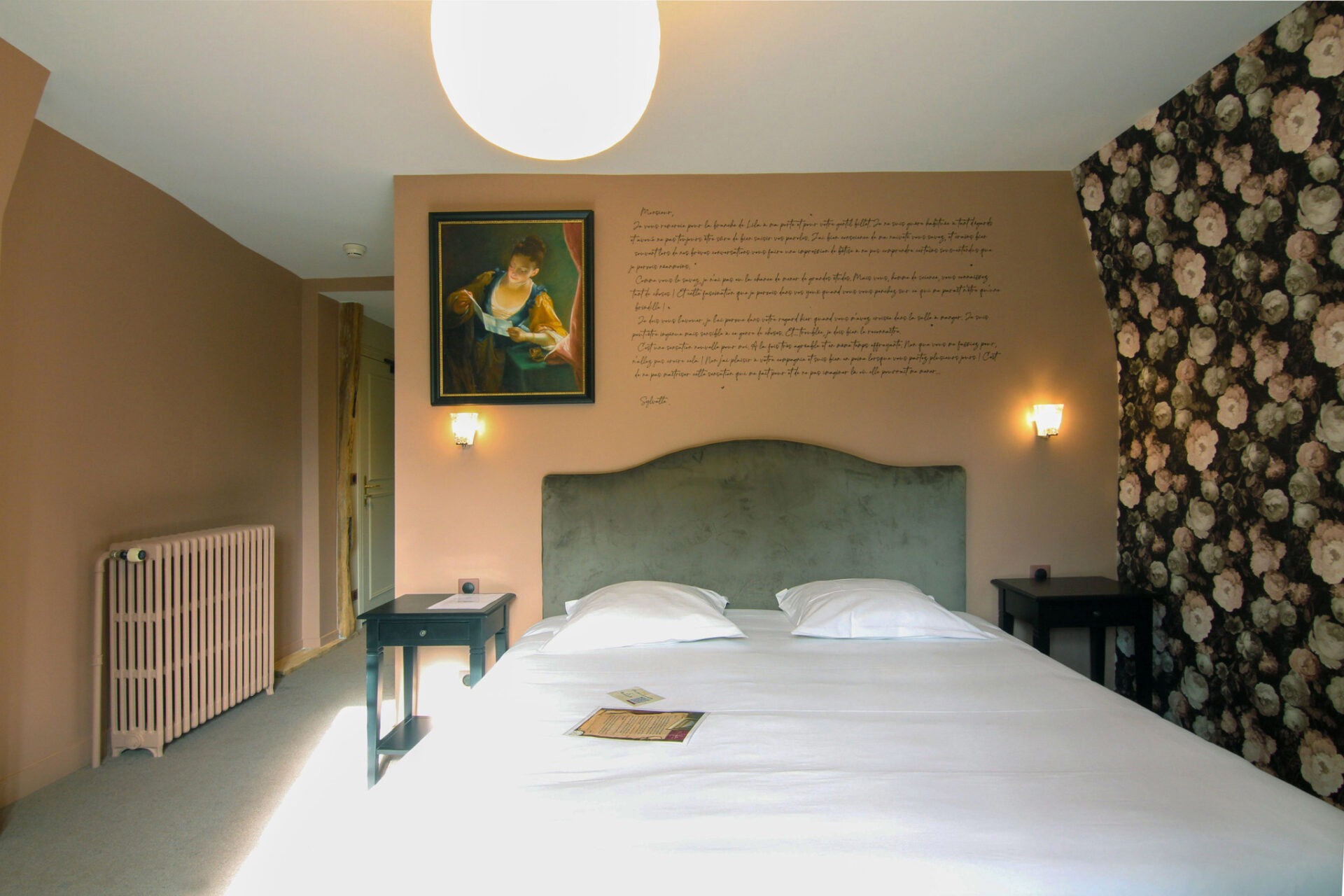 A la recherche d'un gite, d'une auberge, d'un hotel, l'hostellerie du château du Bois Guibert vous accueille. De nombreux chapitres se sont inscris à travers nos murs...entre histoire et modernité. Découvrez le Chapitre 8 - Chambre luxe & confort !