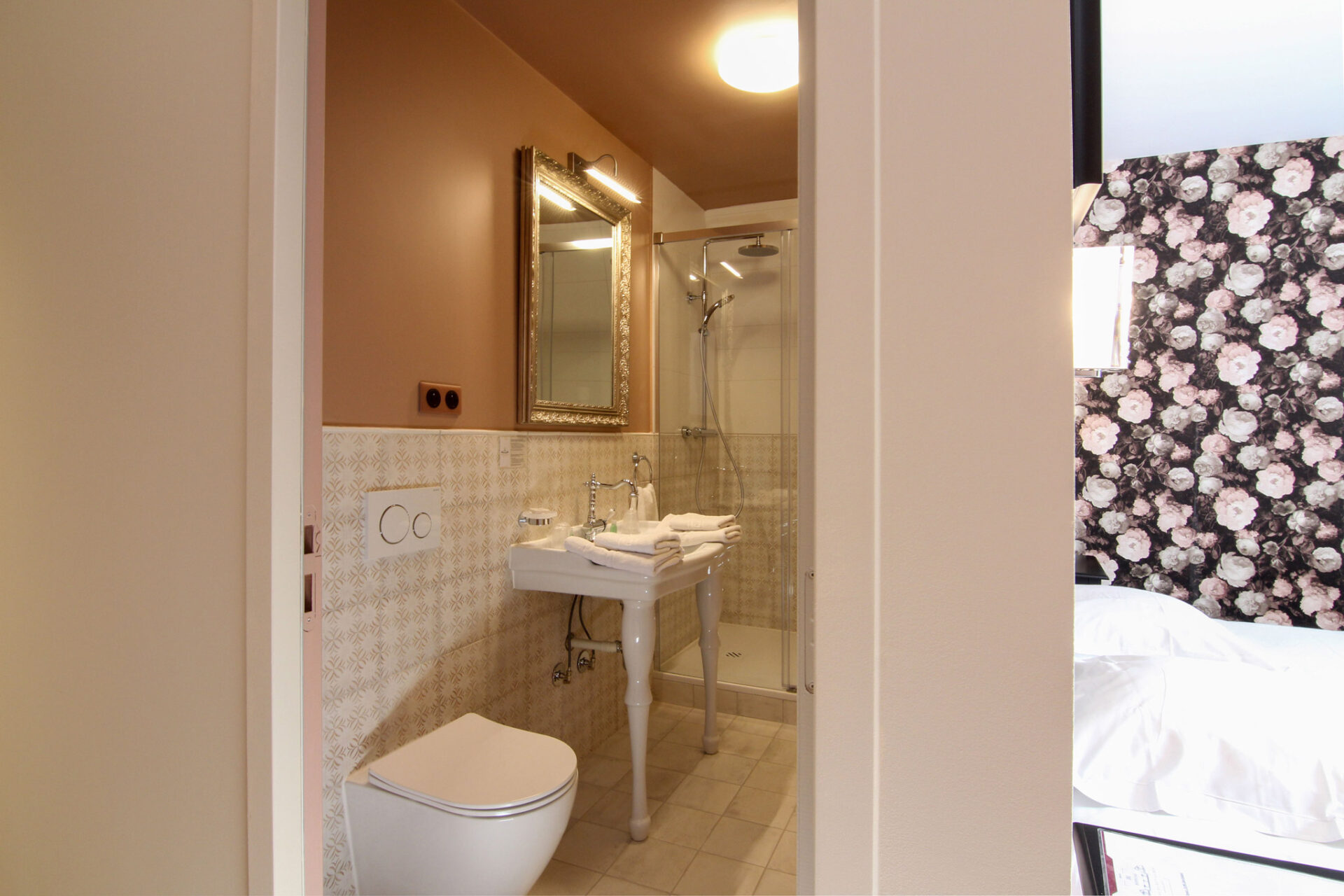 A la recherche d'un gite, d'une auberge, d'un hotel, l'hostellerie du château du Bois Guibert vous accueille. De nombreux chapitres se sont inscris à travers nos murs...entre histoire et modernité. Découvrez le Chapitre 8 - Chambre luxe & confort !