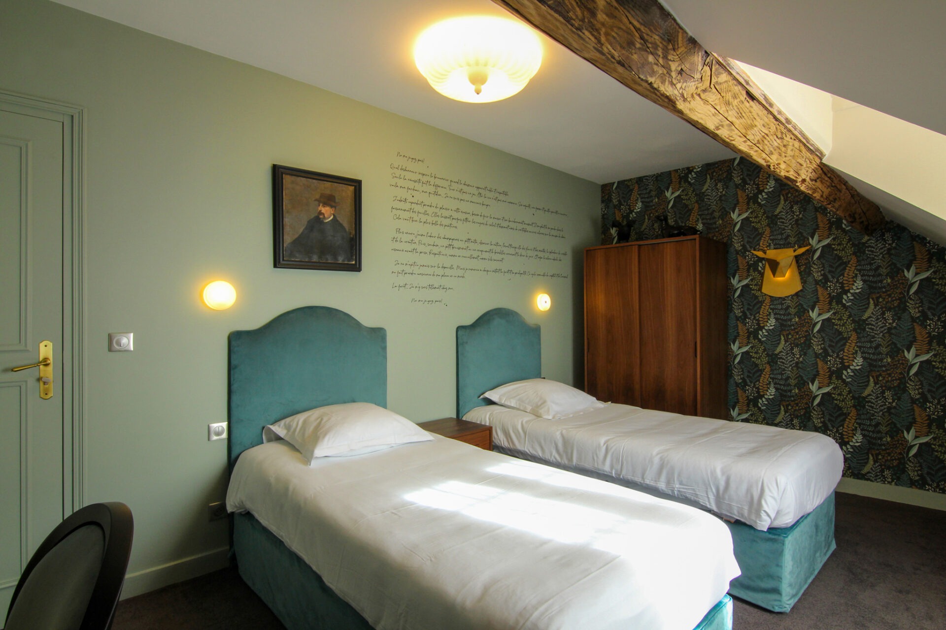 A la recherche d'un gite, d'une auberge, d'un hotel, l'hostellerie du château du Bois Guibert vous accueille. De nombreux chapitres se sont inscris à travers nos murs...entre histoire et modernité. Découvrez le Chapitre 9 - Chambre luxe & confort !